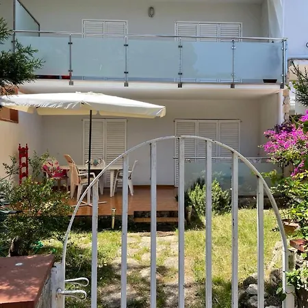 Apartment T3 De 65 M2 Terrasse Jardin A 300 M De La *